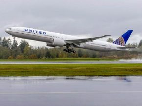 
United Airlines a déclaré lundi avoir retardé le démarrage de deux nouvelles routes internationales, citant une pause dans ce