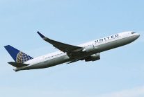 
Un avion de la compagnie aérienne United Airlines reliant Zurich à Chicago a perdu un toboggan de secours en plein vol, la chut