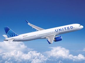 
La compagnie aérienne United Airlines a aperçu le premier des 120 Airbus A321neo attendus, dont 50 en version XLR. Mais les liv