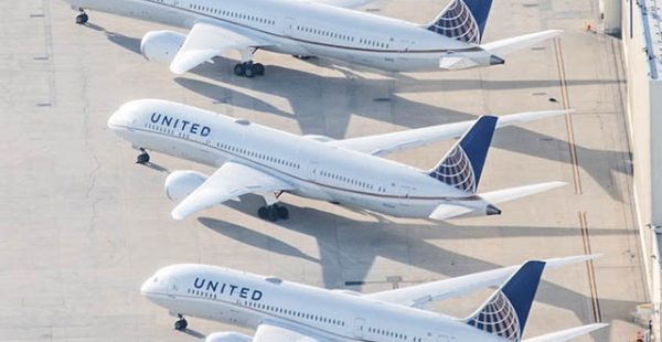 
Quelques 3000 employés aux USA de la compagnie aérienne United Airlines ont eu des résultats positifs aux tests de dépistage 