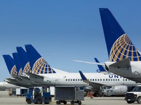 La compagnie aérienne United Airlines a dit à ses quelque 12.250 pilotes de se préparer à des temps difficiles et d’envisage