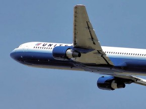 La compagnie aérienne américaine United Airlines, élargissant sa stratégie d acquisition d avions d occasion, ajoutera au moin