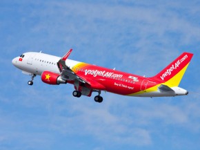 La low cost vietnamienne Vietjet, connue pour ses hôtesses en maillot de bain, offre gratuitement à ses clients une assurance sp