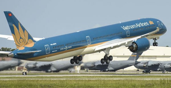 La compagnie aérienne Vietnam Airlines a reçu jeudi le premier des huit Boeing 787-10 Dreamliner commandés, qui devrait être d