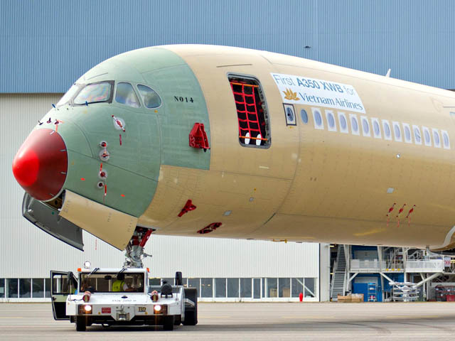 air-journal_Vietnam_Airlines_A350-900_final_assembly