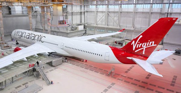 Le premier Airbus A350-1000 de la compagnie aérienne Virgin Atlantic est sorti des ateliers peinture revêtu de sa livrée, le jo