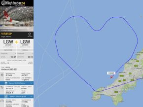 Pour la Saint Valentin, un avion de la compagnie aérienne Virgin Atlantic a dessiné un cœur dans le ciel au large de la Cornoua