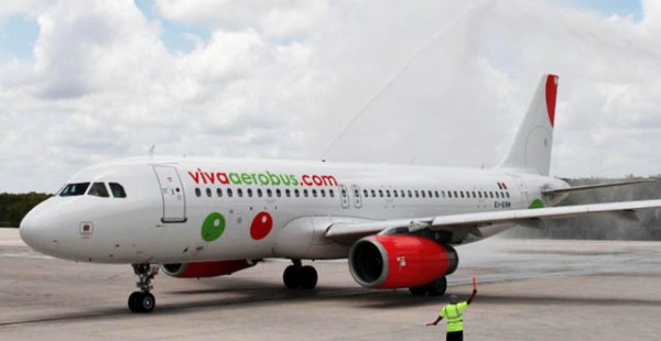 
Un Airbus A320 de la compagnie aérienne low cost VivaAerobus a été percuté par un camion de catering à l’aéroport de Guad