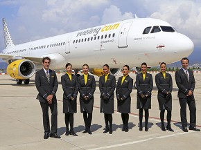 
Les PNC de la compagnie aérienne low cost Vueling en Espagne sont appelés à la grève dès le 1er novembre et pour trois mois,