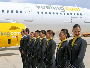La compagnie aérienne low cost Vueling Airlines va recruter cette année 100 hôtesses de l’air et stewards supplémentaires en