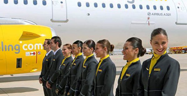 Vueling, compagnie aérienne low-cost espagnole, recrute des personnels navigants commerciaux (PNC, hôtesses et stewards) et orga