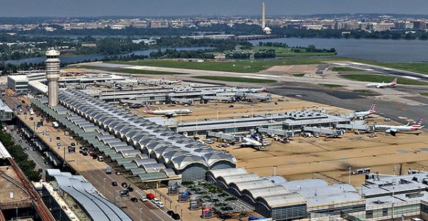 
Un problème informatique a entrainé hier une dizaine de milliers de retards et annulations de vol dans les aéroports des USA, 