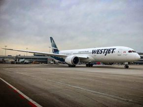 La compagnie aérienne WestJet a déployé mercredi pour la première fois en service commercial son Boeing 787-9 Dreamliner, avec