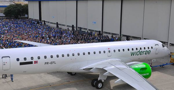 Embraer a livré hier le premier exemplaire de sa nouvelle famille E2, un E190-E2, à la compagnie aérienne Wideroe. Iberia a de 