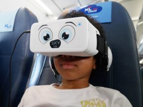 La compagnie aérienne XL Airways a mené cet été sur des vols long-courriers des tests de Skykids, des lunettes de cinéma imme