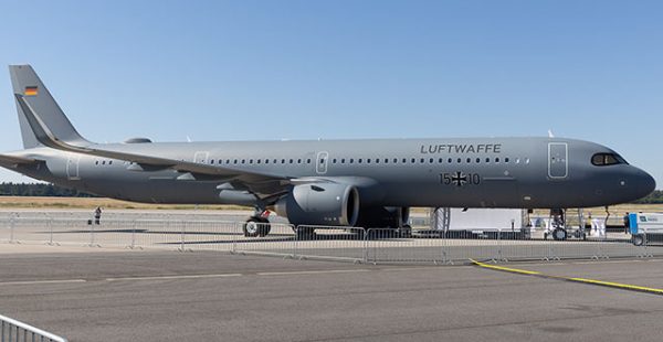 
Lufthansa Technik a remis hier à l’Armée de l’air allemande son premier Airbus A321LR, tandis que la compagnie aérienne Ae