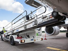 La compagnie aérienne Air France remplace les moteurs thermiques des engins de piste par des moteurs électriques issus du recycl
