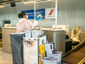 
Entre 20.000 et 30.000 postes pourraient disparaitre d’ici le milieu de l’année prochaine sur la plateforme de Roissy, où d