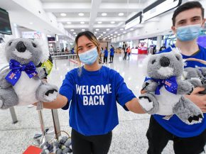 
L’Australie a annoncé la réouverture de ses frontières aux voyageurs entièrement vaccinés dès le 21 février 2022, deux a