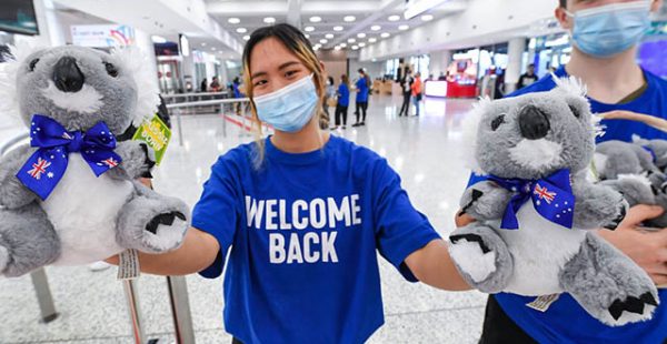 
L’Australie a annoncé la réouverture de ses frontières aux voyageurs entièrement vaccinés dès le 21 février 2022, deux a