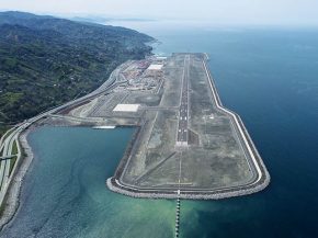 
La compagnie aérienne Turkish Airlines a inauguré l’aéroport flambant neuf de Rize-Artvin, construit sur une île artificiel