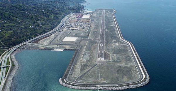 
La compagnie aérienne Turkish Airlines a inauguré l’aéroport flambant neuf de Rize-Artvin, construit sur une île artificiel