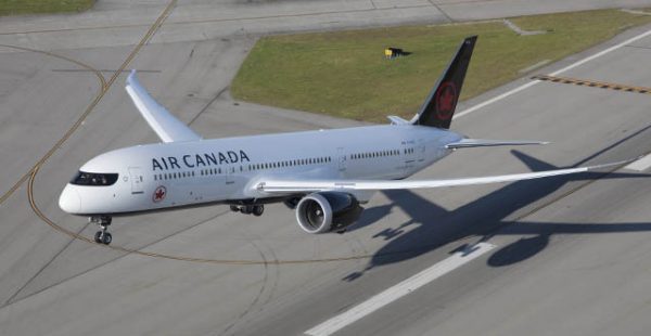 
La compagnie aérienne Air Canada a fortement réduit sa perte nette à 294 millions d’euros au deuxième trimestre, sur un chi