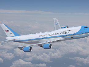 
Le président des États-Unis Joe Biden a choisi la livrée du prochain avion présidentiel VC-25B Air Force One, similaire mais 