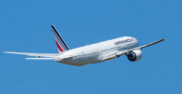 
La compagnie aérienne Air France a légèrement retardé les horaires du vol ramenant à Paris l’équipe de France de football