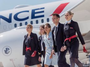 
La compagnie aérienne Air France a signé un accord collectif avec trois syndicat représentatifs de ses hôtesses de l’air et