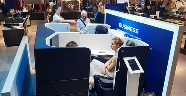 
La compagnie aérienne Air France expose sa nouvelles classe Affaires aux Galeries Lafayette à Paris, où un Boeing 777-300ER pa