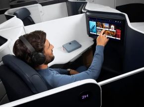 
La compagnie aérienne Air France a renouvelé son offre de divertissement en vol, avec 1500 heures de divertissement disponibles