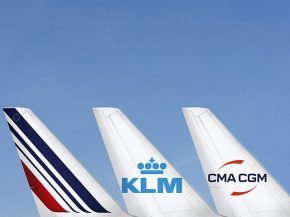 
Le groupe aérin Air France-KLM a annoncé mardi le lancement d une augmentation de capital de 2,256 milliards d euros, avec main