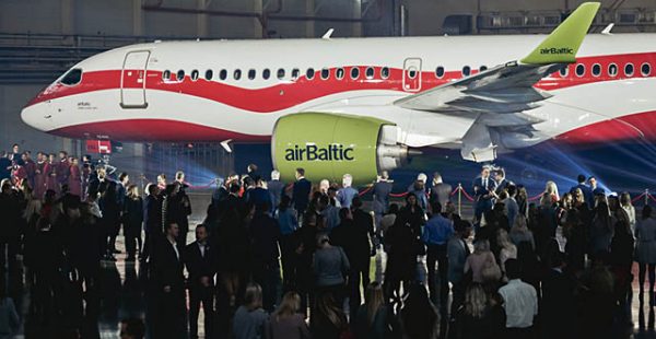 La compagnie aérienne airBaltic a revêtu un de ses Airbus A220 d’une livrée spéciale pour fêter le centenaire de l’Indepe