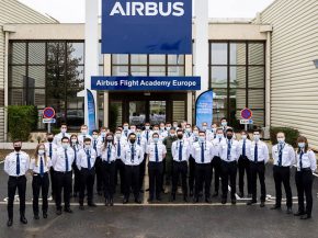 
La compagnie aérienne low cost Volotea va recruter 11 pilotes cadets sortis de la formation ab-initio de l’avionneur européen