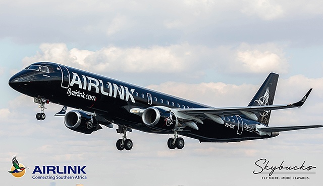 Copieuse ! Un Embraer tout noir pour Airlink