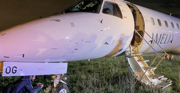 
Un avion de la compagnie aérienne Amelia a fini sa course dans l’herbe hier soir à Orly, aucun des passagers du vol entre Rod