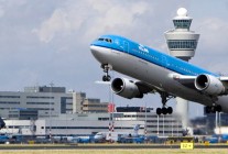
En 2024, l aéroport de Schiphol Amsterdam augmentera ses redevances aéroportuaires non pas de 12 %, comme prévu auparavant, ma