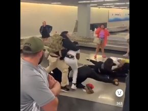 
Une douzaine de passagers en sont venus aux mains à la livraison des bagages de l’aéroport de Chicago, sans que l’on sache 