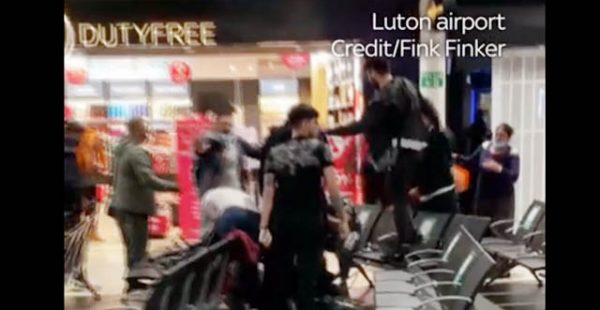 
Une bagarre à l’aéroport de Londres-Luton vendredi s’est terminée avec quatre personnes blessées, dont trois sérieusemen