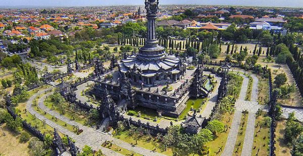 
L’île indonésienne de Bali accueillera de nouveau tous les touristes étrangers vaccinés à partir de vendredi, la quarantai