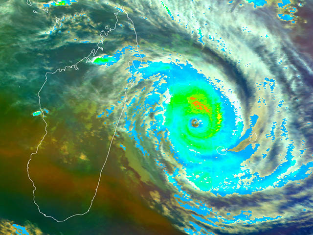 Cyclone Batsirai : réouverture à La Réunion, Madagascar se prépare 21 Air Journal