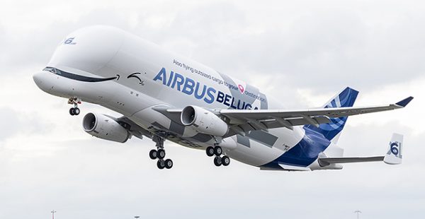 
Airbus a opéré samedi le vol inaugural de son 6ème et dernier BelugaXL, qui rejoindra bientôt le reste de la famille d’avio