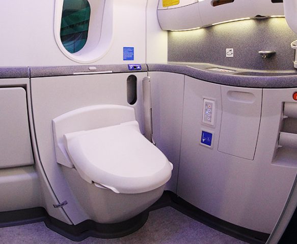 Info pratique : pourquoi il y a encore des cendriers dans les toilettes des avions 1 Air Journal Info pratique : pourquoi il y a encore des cendriers dans les toilettes des avions 1 Air Journal