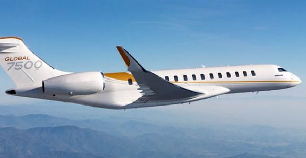 
Le footballeur argentin Lionel Messi est arrivé en jet privé à Paris, où il a signé pour deux ans avec le club Paris-Saint G