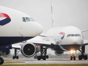 La compagnie aérienne British Airways a pris possession d’un Boeing 777-300ER équipé de la nouvelle classe Affaires, son prem