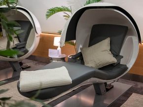 
La compagnie aérienne British Airways a dévoilé de nouveaux   pods » dans un salon dédié à la sieste à l’aé