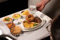 
British Airways teste un nouveau système de restauration où il ne chargera pas assez de nourriture pour tous les passagers des 