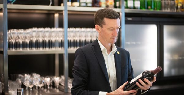 
Les gagnants des Business Traveller s Cellars in the Sky Awards 2022, classant la qualité des vins servis en vol, incluent les c