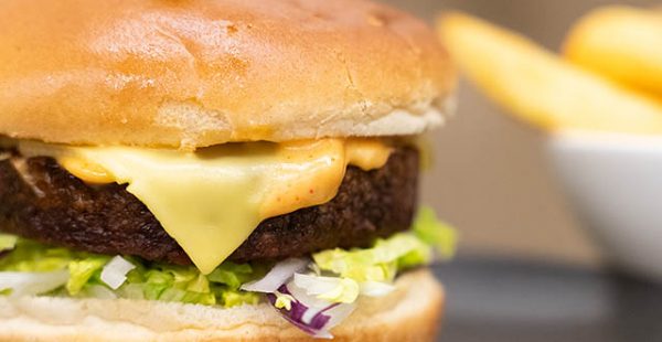 
La compagnie aérienne British Airways a dévoilé de nouveaux menus à base de plantes dans ses salons d’aéroport, où elle v